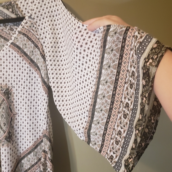 Cold Shoulder Be Sleeved top - Picture 2 of 2